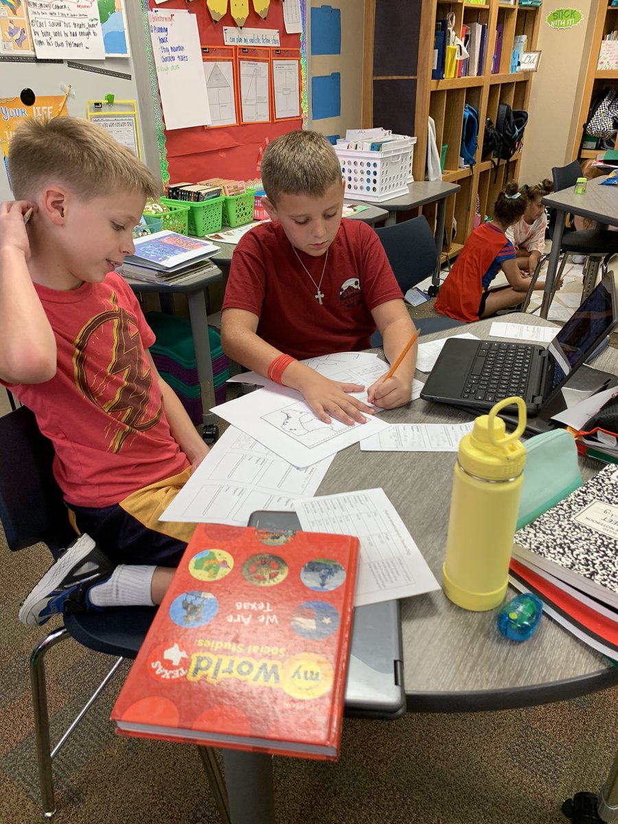 CESAukerCrew's tweet photo. We’re archeologists! We’re studying tribes from around Texas and learning about what archeologists do. We’re mini archeologists! #GCISDHumanities #studenttweet https://t.co/PtC1Hol3jT