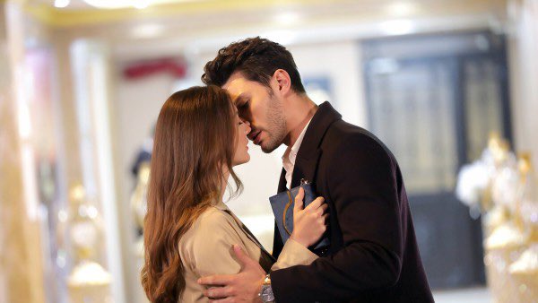 любовь разум месть турецкий сериал 2021. бурджу озберк любовь разум месть. эсра и озан турецкий. любовь разум месть турецкий сериал. любовь разум месть 33 серия.