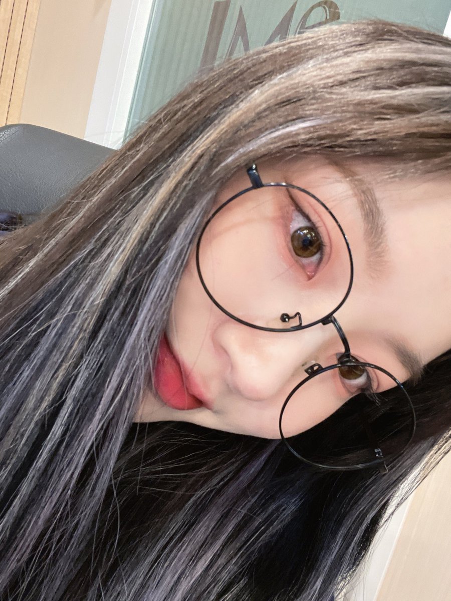 DreamnoteBr's tweet image. [#INSTAGRAM🐰] 28.10.21 — Atualização da Youi. 

"Faz tempo que não uso óculos 🥸" 
-
#Dreamnote #드림노트 #Youi @iMe_Dreamnote