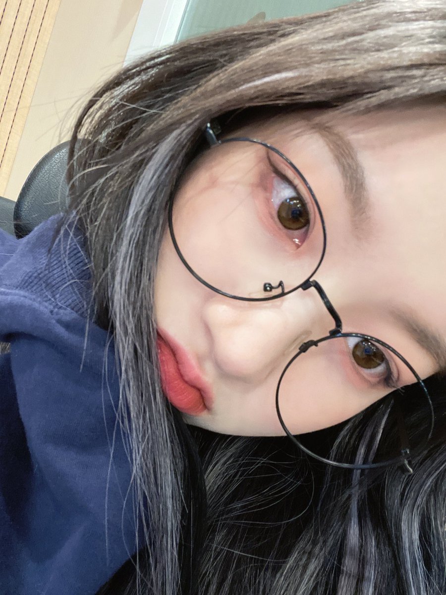 DreamnoteBr's tweet image. [#INSTAGRAM🐰] 28.10.21 — Atualização da Youi. 

"Faz tempo que não uso óculos 🥸" 
-
#Dreamnote #드림노트 #Youi @iMe_Dreamnote