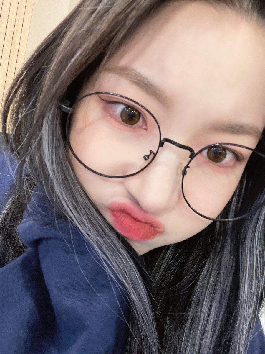 DreamnoteBr's tweet image. [#INSTAGRAM🐰] 28.10.21 — Atualização da Youi. 

"Faz tempo que não uso óculos 🥸" 
-
#Dreamnote #드림노트 #Youi @iMe_Dreamnote