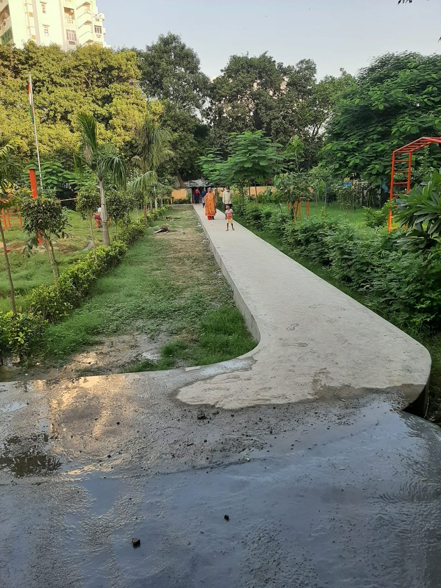 JasraReema's tweet photo. @GNN_Support @GzbNagarNigam @AMRUTCityGzb @Mayor_Ghaziabad @citycommissioner cemented ramp  construction into the park by unknown.Park  maintained by  nearby residents.Concerned authorities please investigate why ramp needed here in the first place. https://t.co/iDg3r5sW6U