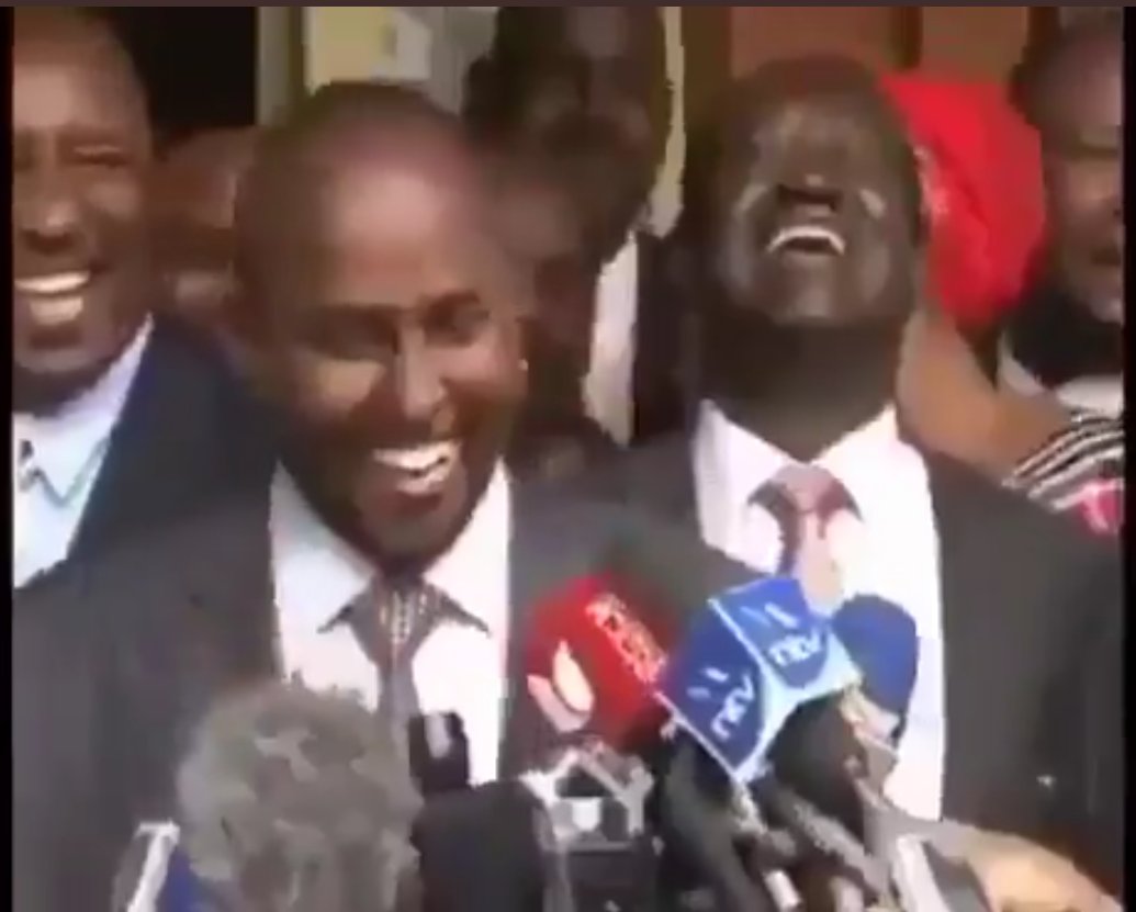 mnesta780's tweet photo. @BenjiNdolo Lol nani haezi jitengezea hizo label, wewe huvaa suits za exhibitions. Grow up  by the way https://t.co/2bVs9GgsDZ
