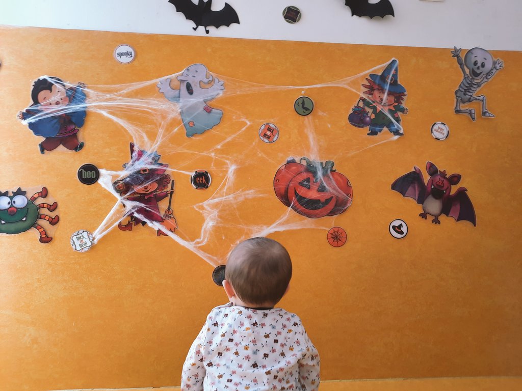 mcranea's tweet photo. Que llega #Halloween🎃🧙👻, sus primeras fiestas #Bebes0A @Novaschool_es @SilviaPalomoCis https://t.co/J7eBNpVwUt