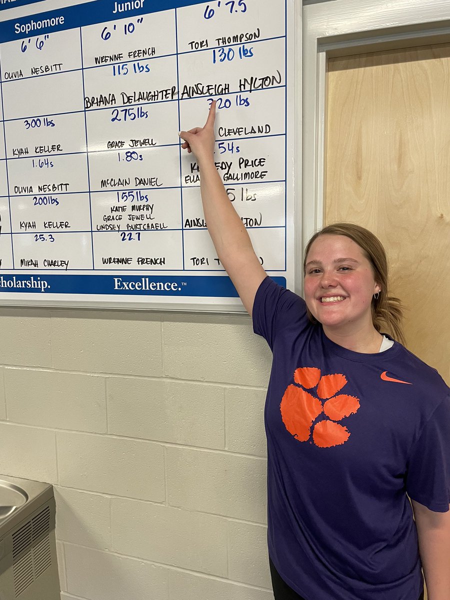 Another record broken by <a href="/AinsleighHylton/">Ainsleigh Hylton</a> This time she broke her own clean record by 10lbs!! 🏋️‍♀️