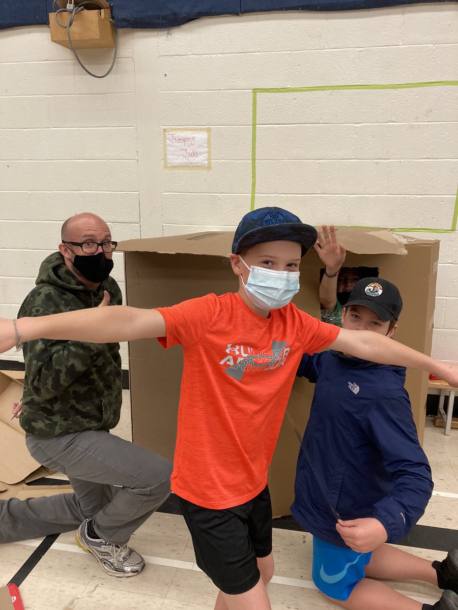 cunardjunior's tweet image. Look like we have ourselves a #cardboardchallenge @cunardjunior today! Creative collaboration, lots of sharing, teamwork, and thinking inside and outside the boxes! #loveit 
@HRCE_NS