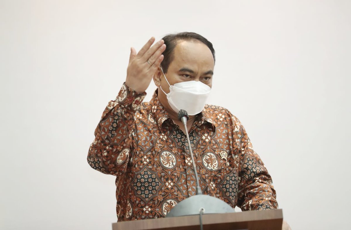 PaltiHutabarat's tweet photo. PONTIANAK -  Wakil Menteri Desa, Pembangunan Daerah Tertinggal dan Transmigrasi Budi Arie Setiadi, menghadiri Grand Launching Smart KKN Digital Smart Village Tanjungpura di Universitas Tanjungpura, Pontianak, Kalimantan Barat pada Kamis (28/10). https://t.co/VJ6HtDRAJ6