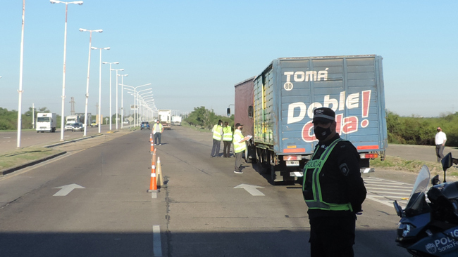 ASSAlSantafe's tweet photo. Se realizó una auditoría conjunta en el ingreso a la ciudad por el Túnel Subfluvial. Participaron el área de Auditoría de ASSAl Central, la Regional Santa Fe y agentes de la Agencia de Seguridad Vial. + info https://t.co/XFx86PUqIS https://t.co/dcZK0UPweD
