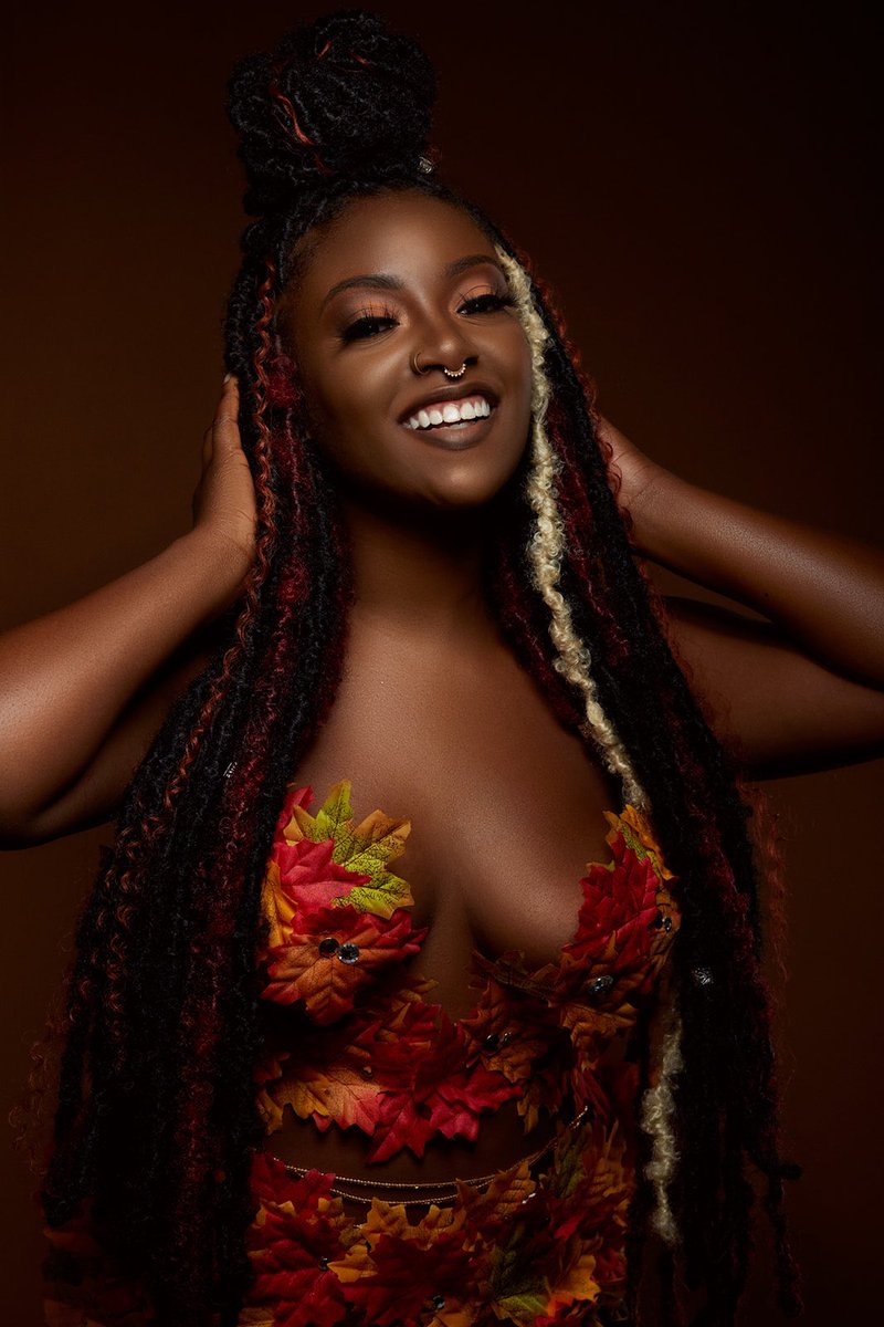 _PetiteTing's tweet photo. Since this tweet got more attention than I expected I guess it’s time for me to promote myself 😂. I’m Imani and I am a petite model based out of NC 💕. Please support and retweet 🥺☺️🤎. https://t.co/RBNccXJto4