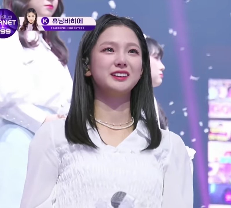ilyubing's tweet photo. so cai bing really gave the necklace to yujin??? 😭 https://t.co/gowTCDP48D