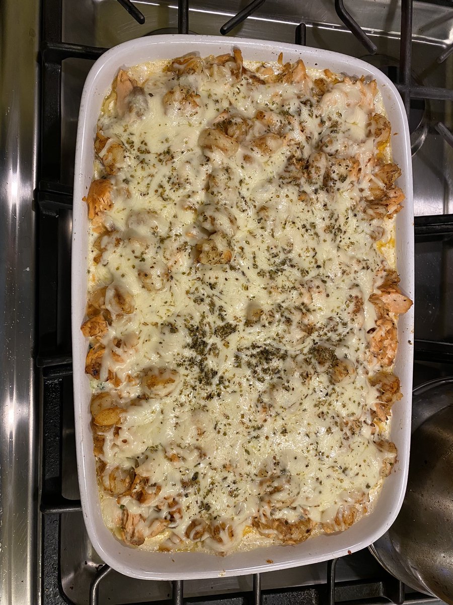 ummm_jaay's tweet photo. Salmon & Shrimp Lasagna😍 Dinners are coming back soon! Follow me on IG @chefjay_love #goodeatsbyjay #foodislife #blackchef https://t.co/9ehauWgnVC