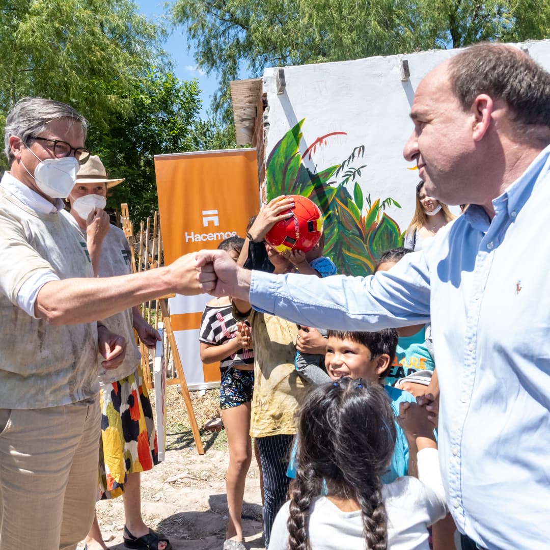 La semana pasada, junto a miembros de la fundación <a href="/hacemosarg/">Hacemos Argentina</a> recibimos al Sr. Embajador de Alemania <a href="/AlemaniaenArg/">Embajada de Alemania</a> y su esposa. Compartimos una jornada de trabajo social en “El Pozo”, uno de los barrios más vulnerables y con más necesidades de la ciudad de Paraná.