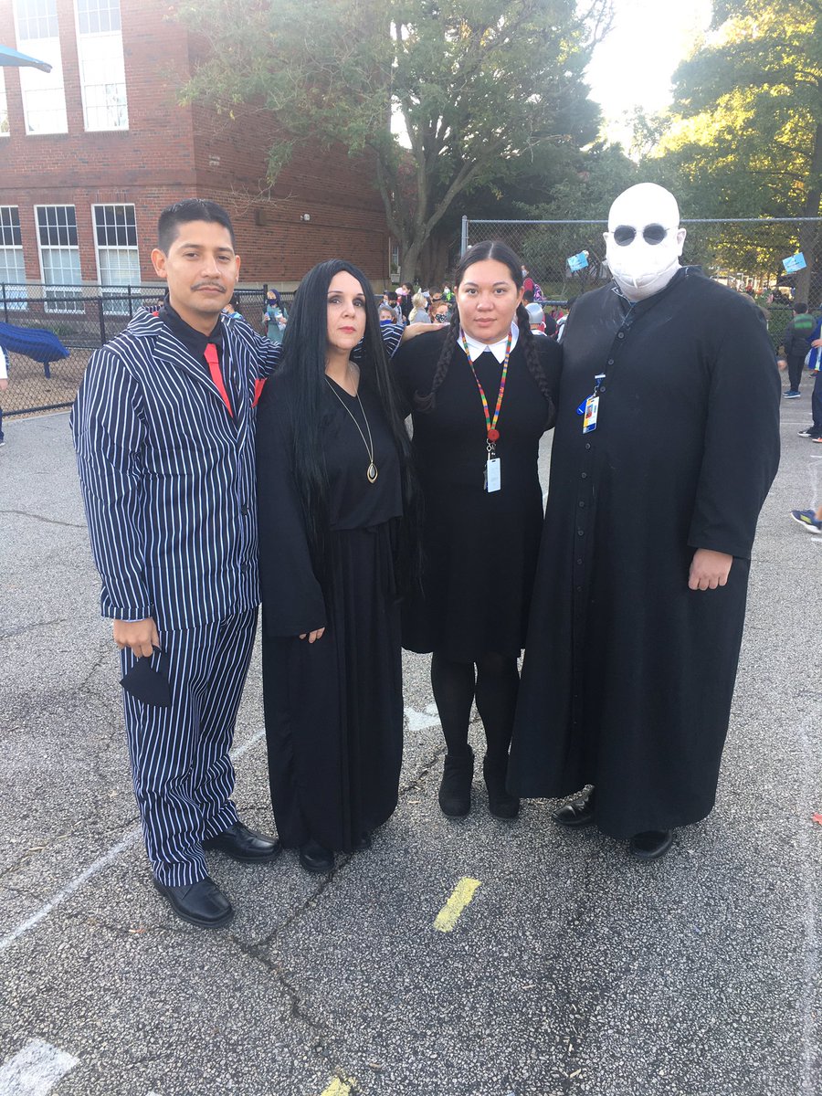 And the award for best team costume goes to…..? <a href="/SrtaContreras26/">Sra. Contreras Muñoz</a> <a href="/MrSullivanAPS/">Mr. Sullivan</a> <a href="/MrKingMikey/">Mr. Mikey</a> <a href="/SraVerdesoto/">Johanna Verdesoto</a> <a href="/EscuelaKeyAPS/">Escuela Key Elementary</a>