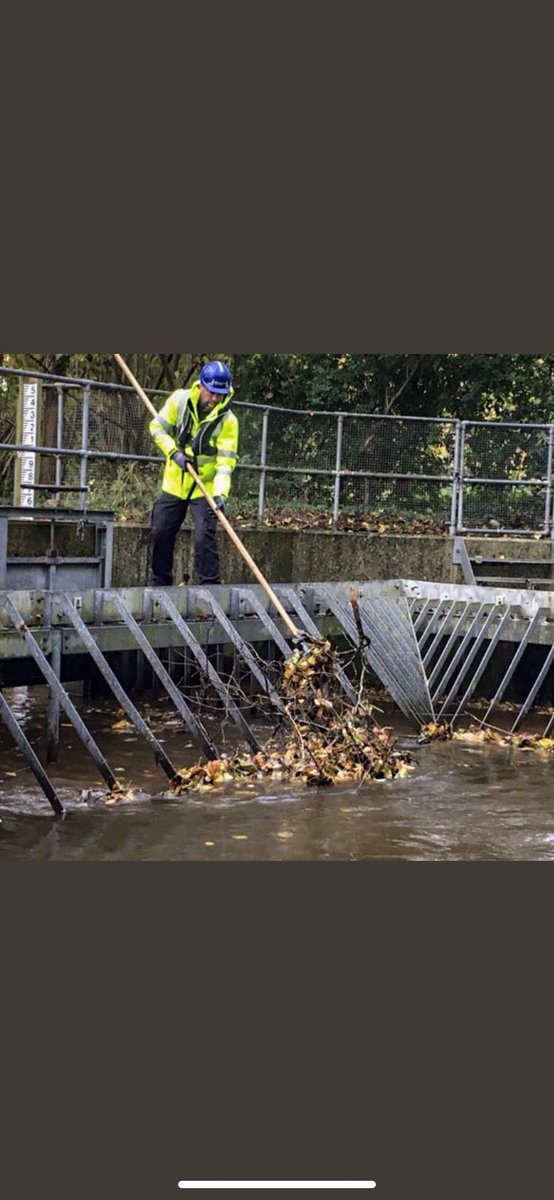 Ahead of the rainfall passing through Devon and Cornwall today our field operation front line teams have been out ensuring the flood defence assets are operational and ready to protect the communities we serve #Thinkbigactearly @johncurtinEA <a href="/NorthDevonNews/">North Devon News</a>