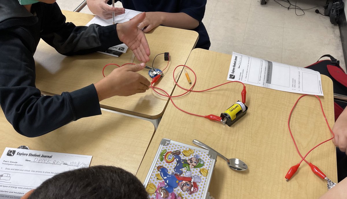 MsFleenor's tweet photo. Today students are creating circuits and testing to determine if materials are conductors or insulators. @HorizonAcadFL @MCPS_Elementary #MCPS https://t.co/ImfExl7a2e