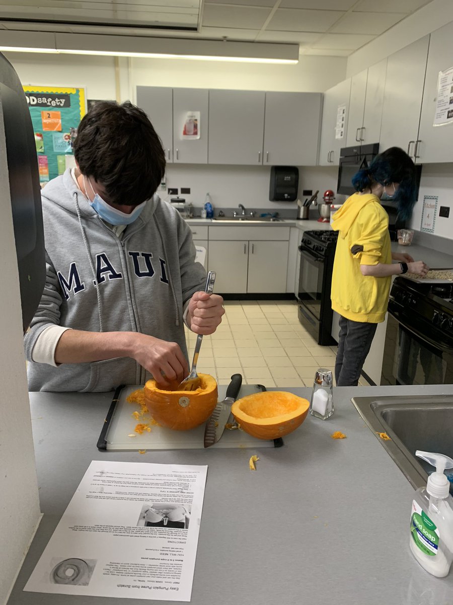 EaglesCulinary's tweet photo. Homemade pumpkin purée. Stay tuned for the final products! https://t.co/MJP0hsn9mR