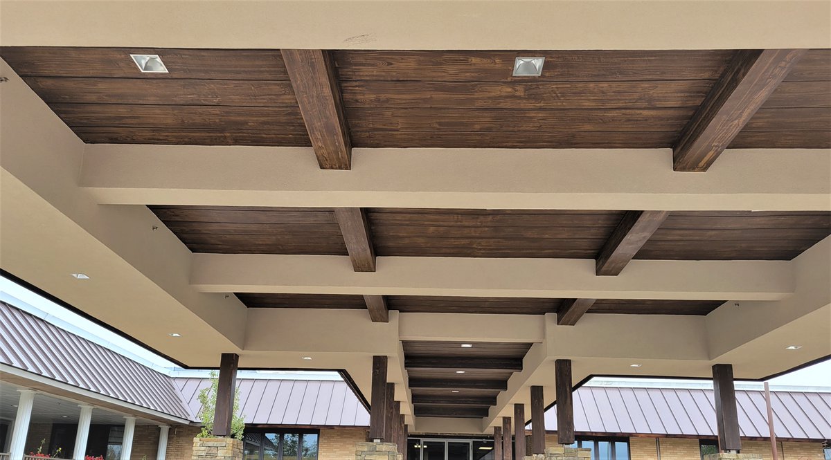 MasterWallInc's tweet photo. Finished exterior columns, beams, and ceilings all exceeded expectations and gave the project the beautiful, classic look of wood with all of the benefits of EIFS.
#CIFS #EIFS #woodgrain #wefinishstrong https://t.co/82FpeGInpA