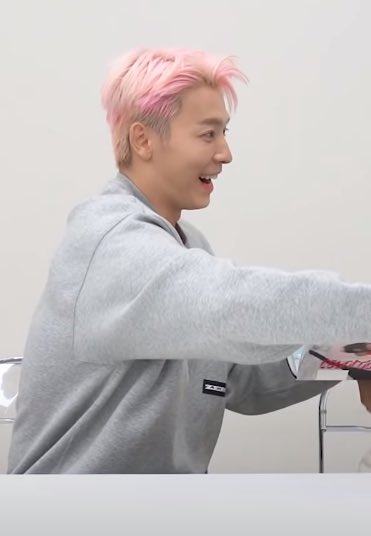 romantic861015's tweet photo. 핑머 동해 완전 이거임 ㅋㅋㅋㅋㅋㅋㅋㅋㅋㅋㅋㅋ이쁜 깜찍이소다 ㅋㅋㅋㅋㅋㅋㅋㅋ
ㄴ 그게 뭔데요?
 ㄴ 조용히하세요 https://t.co/V7CgvMsH7X