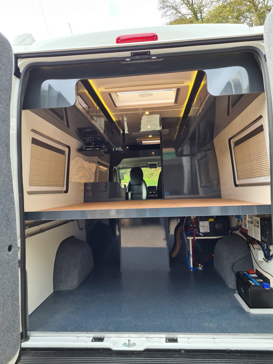 CreationCampers's tweet photo. XLWB Fiat Ducato 2 berth camper conversion, with fixed bed and full shower room. 
Large garage, kitchen with sink, hob, fridge, microwave and oven! 
Travelling seats for 4! 
#camper #camperconversion #vanlife #motorhome https://t.co/LWyErkqGXu