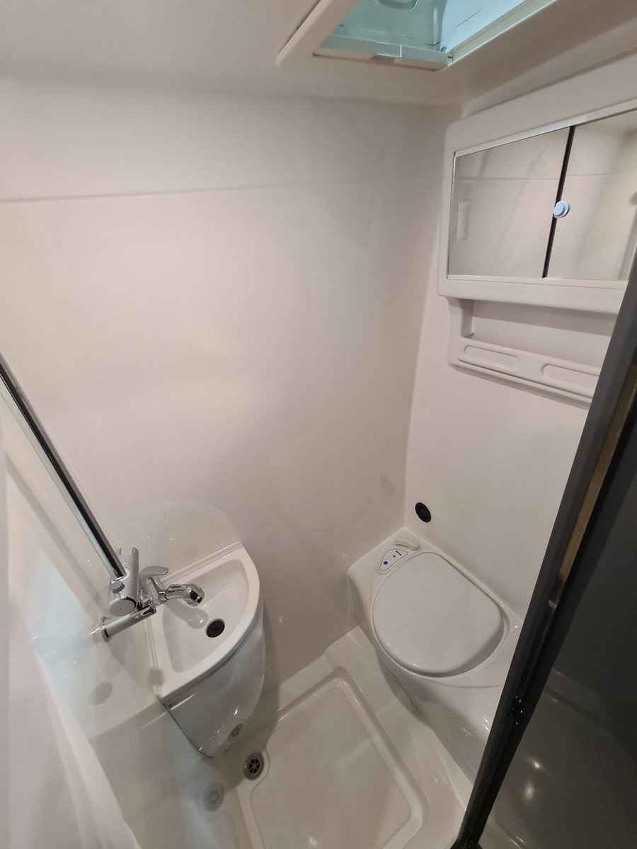 CreationCampers's tweet photo. XLWB Fiat Ducato 2 berth camper conversion, with fixed bed and full shower room. 
Large garage, kitchen with sink, hob, fridge, microwave and oven! 
Travelling seats for 4! 
#camper #camperconversion #vanlife #motorhome https://t.co/LWyErkqGXu