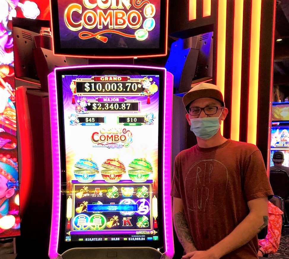 HarrahsLaughlin's tweet photo. ๐ฐ ๐ฐ $10,970 #WINNER Dan #CoinCombo ๐ฐ ๐ฐ @HarrahsLaughlin #laughlin @CaesarsRewards #harrahslaughlin Must be 21 or older to gamble. Know When To Stop Before You Start.ยฎ Gambling Problem? Call 1-800-522-4700. https://t.co/x8Sx2YtJuF