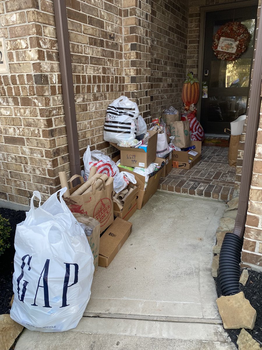 TWE RDR donated items to Boy and Girls Club for their STEM activities. They were so grateful! <a href="/TWEHowl/">Tom Wilson Elementary</a> <a href="/katyisd/">Katy ISD</a>