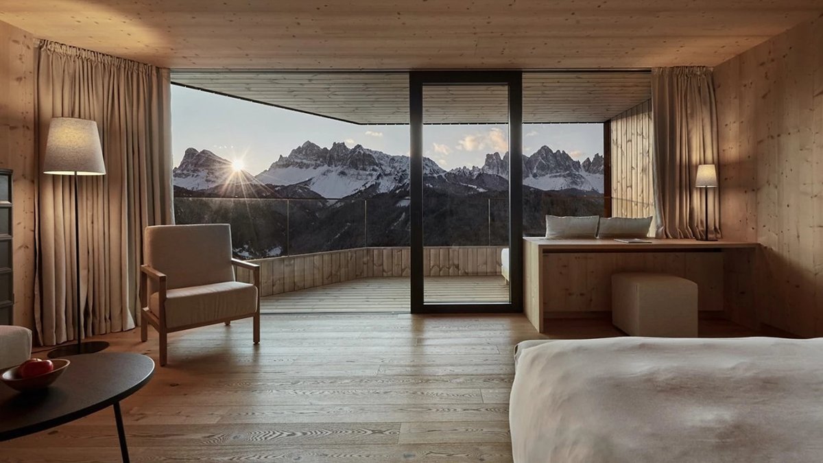 dolomiticlass's tweet photo. La giornata da sogno sulla neve😍

⏱ ore 8.00: colazione con vista #Dolomiti🥐🥚🥞

⏱ ore 9.00: sport e divertimento sulla neve tra #sciate e #ciaspolate⛷🏂

⏱ ore 16.00: relax time in spa!💆‍♀️🧖

⏱ ore 20.00: cena romantica o in famiglia🍝🍷🥂

La tua com'è?😎 https://t.co/uQLoBNUuGj