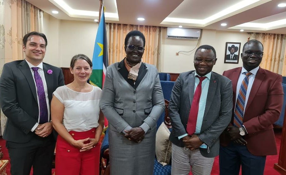 Always a pleasure to meet with @Mama_RNdeMabior to talk about our shared 🇸🇸🇨🇦 vision of youth as a driver for positive change, rather than a 'problem'. Esp pleased to hear about #SouthSudan's commitment to addressing children in armed conflict. Hats off to you Mama Rebecca!
