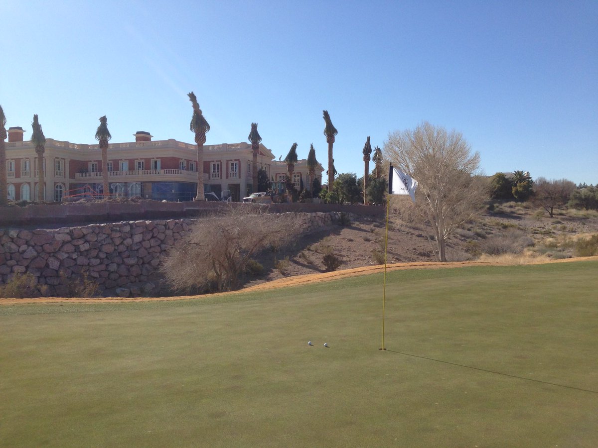 GroveAgronomy's tweet photo. @feedtheball The late Sheldon Adelson house on #3 at TPC Summerlin. https://t.co/ToHSKKGBCV