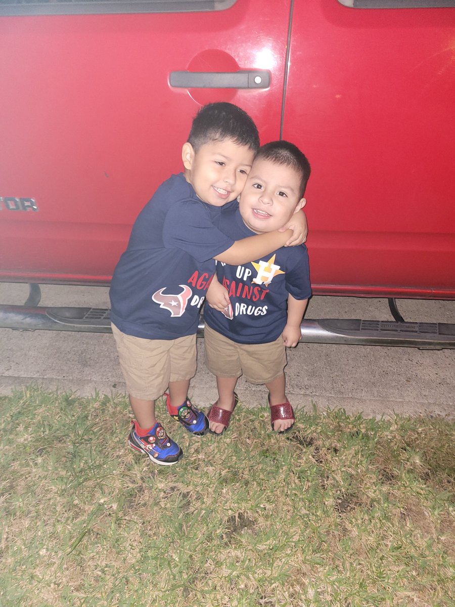 SuperheroStitch's tweet photo. My babies! #RedRibbonWeek #DrugFreeLooksLikeMe https://t.co/De1lznRQFj