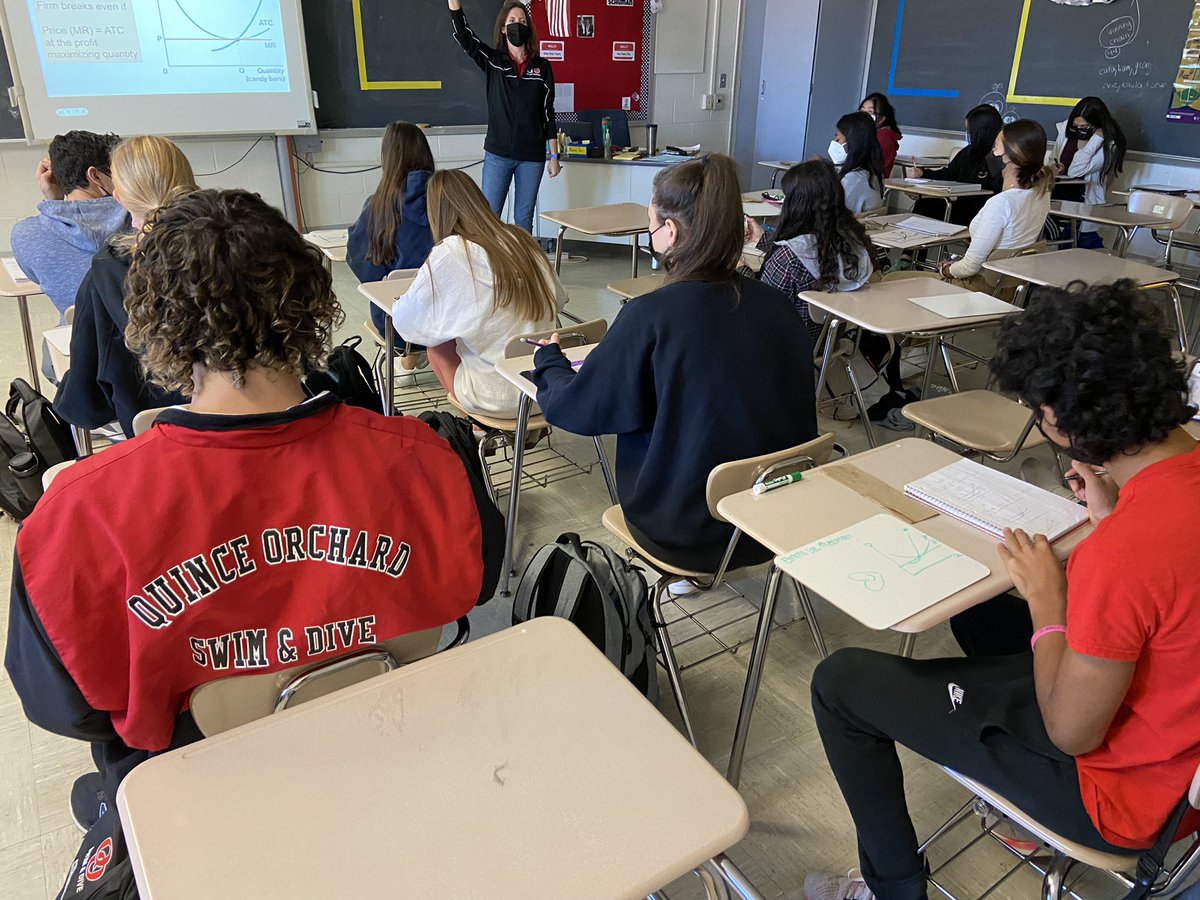 Thomas4Leaders's tweet photo. Breaking even?
โIf a firm has an economic loss, should they continue to produce or not to produce?โ Ask students in Ms. Yangโs Econ class!
๐๐ป๐พโค๏ธ #getintoclassrooms #seethemagic https://t.co/pm1uAaYYVs