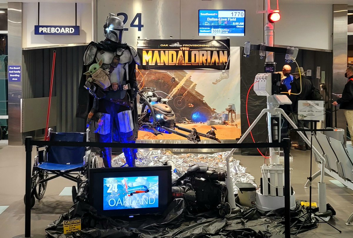 ER4C1's tweet photo. Apparently @themandalorian is flying .@SouthwestAir and visiting @IFlyOAKland . #StarWars #coolsight #Mandalorian https://t.co/YGxdJvW5rJ