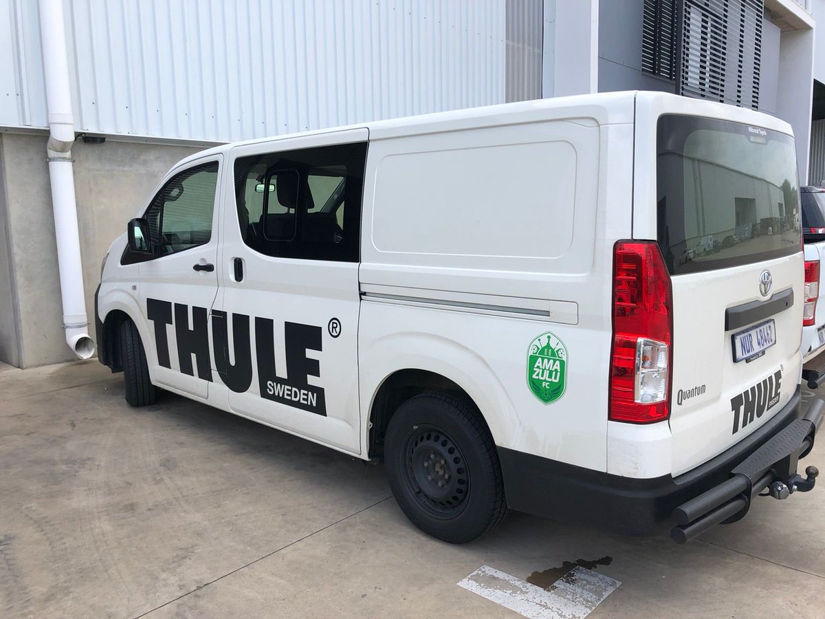 AmaZuluFootball's tweet photo. Driving together towards greatness! Our partner, @thule_sa just got their cars “AmaZulu certified” 👊🏽
#Bringyourlife #Thule #PartnershipAtWork #HebeUsuthu #UsuthuTogether https://t.co/b4NUx9KbMk