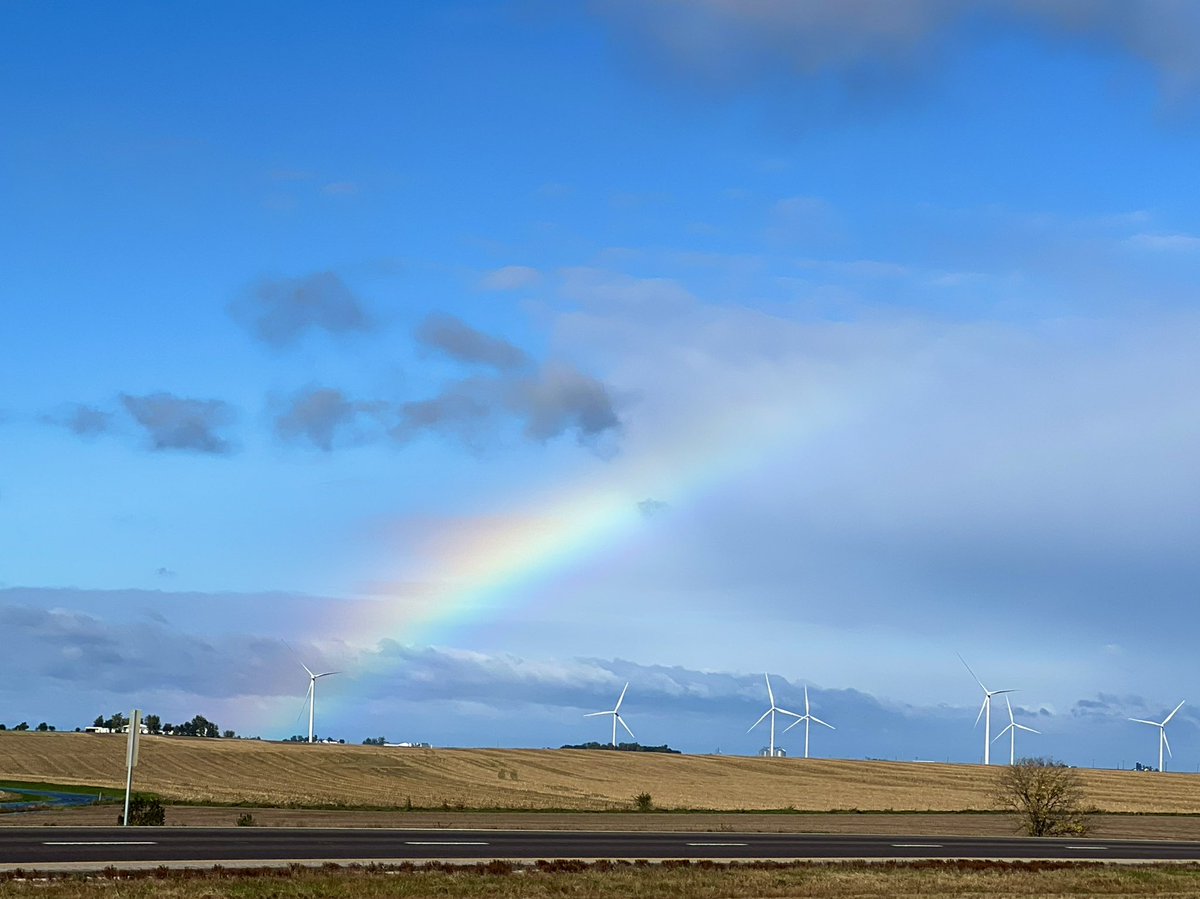 kerberpr's tweet photo. Getting out the door with kids doesnโt always happen on schedule but placed us at the right time and place to be passing through the Midwestern plains of the U.S.
Bloomington/Normal, IL
#rainbow #windmillfarm https://t.co/NoScckoVUx