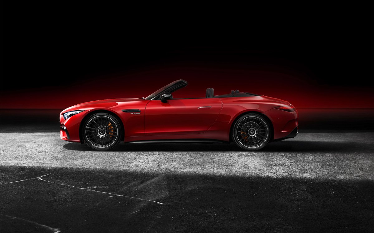 MercedesBenzUSA's tweet photo. Introducing the new Mercedes-AMG SL. The latest edition of the nearly 70-year-old icon makes its entrance to set another milestone in road-to-racetrack history. It combines the sporty genes of the original SL with the driving performance typical of AMG. #MercedesAMG #SL https://t.co/K8izmHKkQO