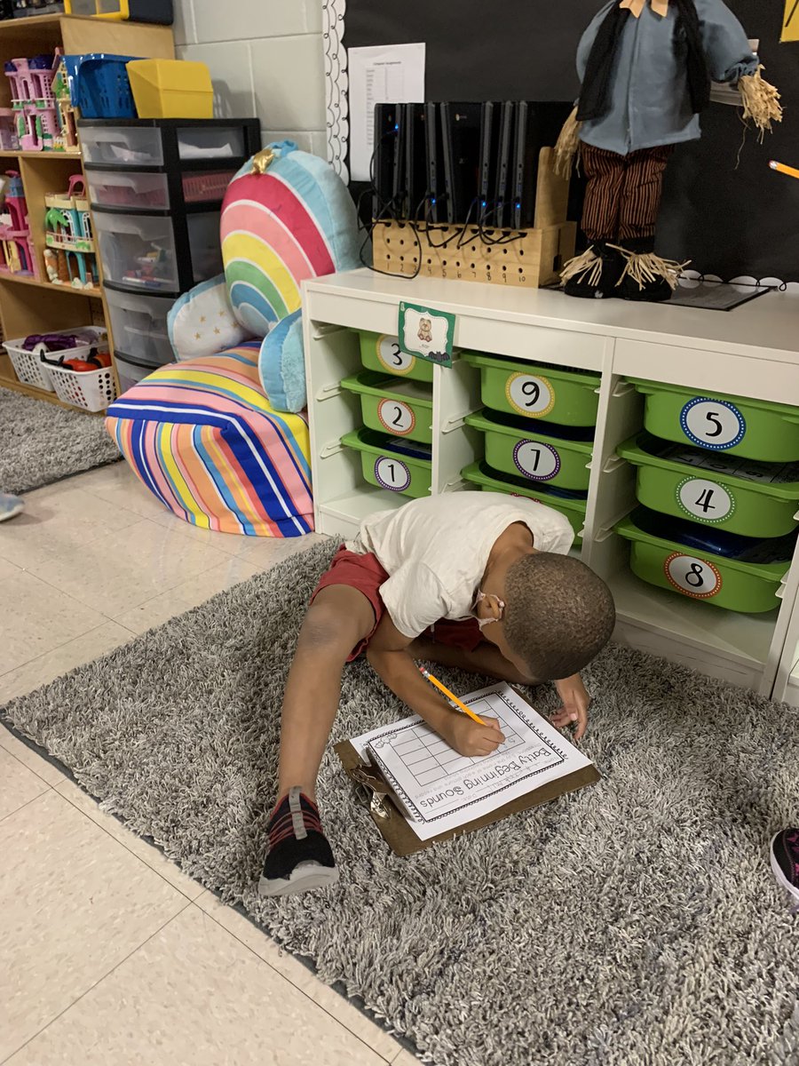 DaisyQR1's tweet photo. Kindergartenโs Fall Fun Literacy & Math Rotations! ๐ ๐ #fallishere #fallisfun #mathandliteracy https://t.co/Pw5tHf51Q3
