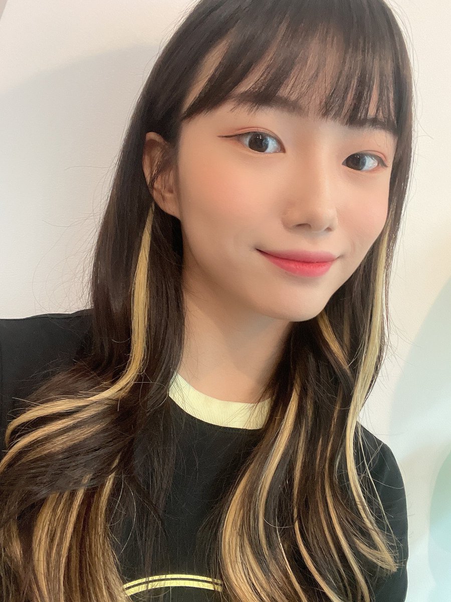 temporaIis's tweet photo. gm gm gm gm for this ray of sunshine itself only <3 https://t.co/8MxkdEFwpv