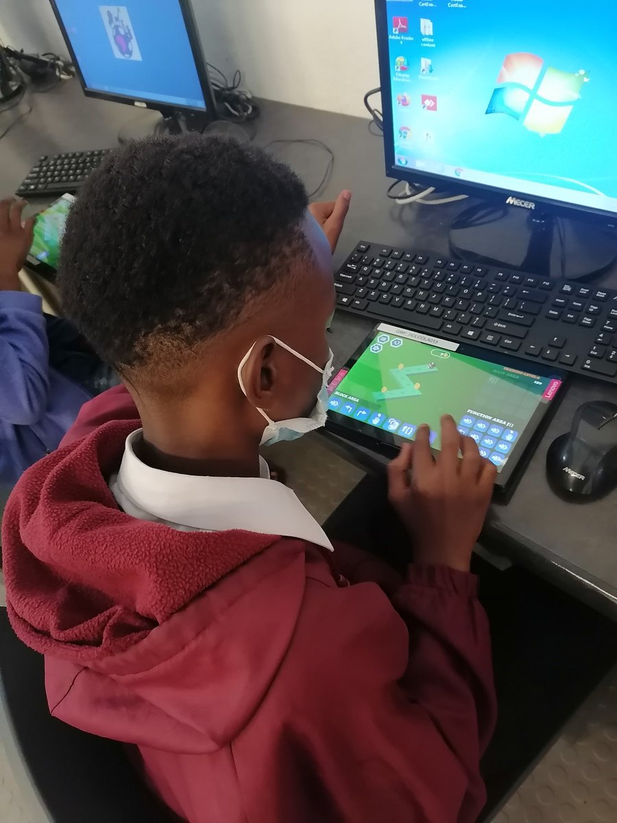 oscar_madonsela's tweet photo. Coding moments @GwfOnline with Akanani OVC #OpenLearningAcademy https://t.co/GwtweWUqmt