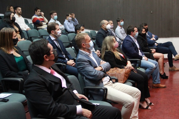 Founne_oficial's tweet photo. Los profesionales de la 1° Cohorte de Especialistas en Cirugía y Traumatología Bucomaxilofacial de la #FOUNNE han recibido sus títulos 🙌📃
Nota en ➡️https://t.co/YNztGXFPXP 

#Posgrado #Cirugía #Traumatología #Bucomaxilofacial 
@unneargentina https://t.co/0np8CYvFHP