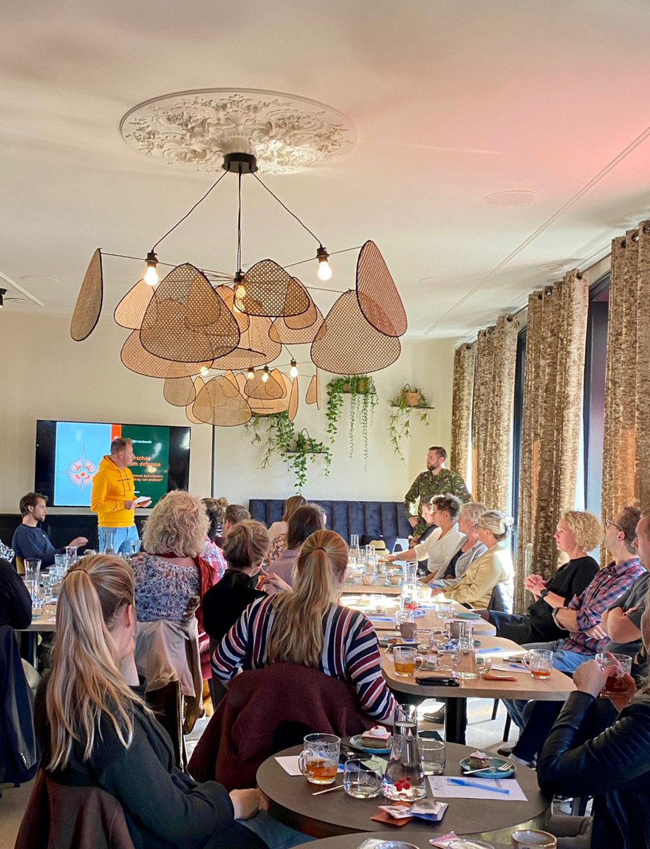 Vandaag is de eerste bijeenkomst van het Proeflokaal. Sergant I Lindert Wierda neemt ons mee in zijn visie op leidinggeven. Daarnaast laat hij ons zien hoe ze vorm geven aan leidinggeven bij defensie #cbomeilan #proeflokaal