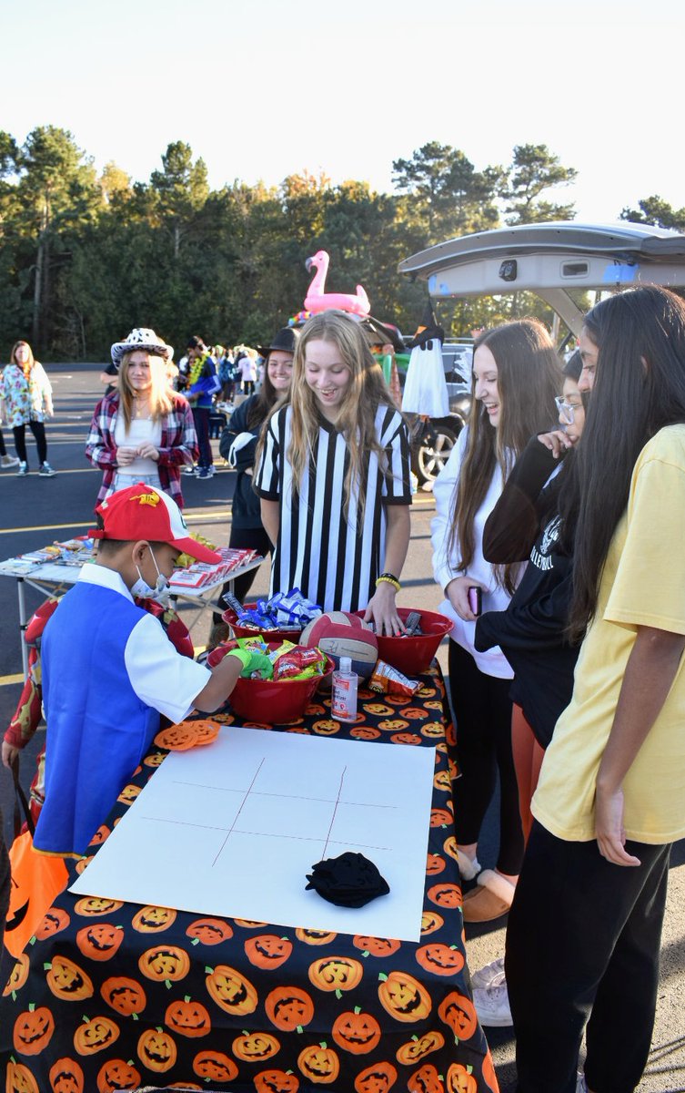 So proud of these girls. They were amazing with the little kids. Trunk or Treat on a beautiful fall evening at SFHS. #southstrong #onecommunity
 🍂🍁 🎃🦅🏐 <a href="/SouthForsythHS/">SouthForsythHS</a> <a href="/SofoVolleyball/">SOFOVolleyball</a>