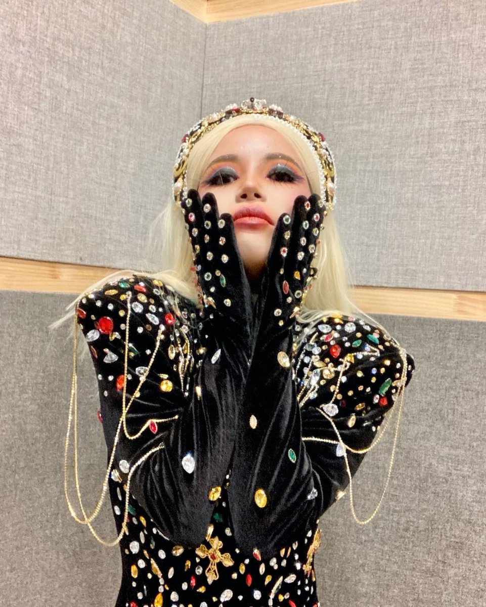 ARCHIVEMMMOO's tweet photo. 211028 - Instagram @RBW_MAMAMOO https://t.co/m2kaz1wKzz