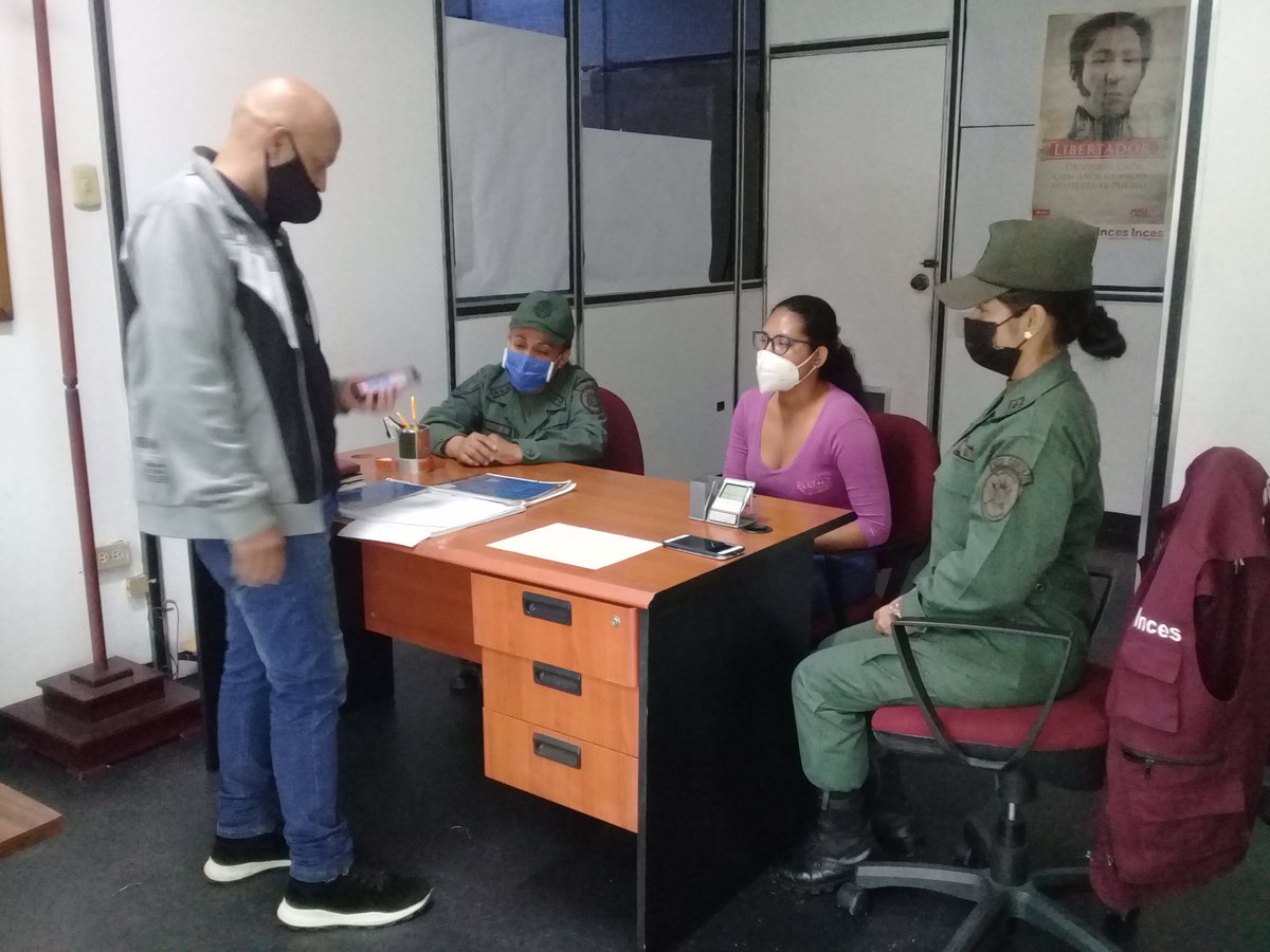 IBarinas21's tweet photo. Inces articula  con la división de contra inteligencia militar de las Fuerzas Armadas Bolivarianas en relación a la formación de sus integrantes en el área de tributos.

@NicolasMaduro
@WuikelmanAngelP

#LaFormaciónTécnicaEsAhora 
#FestivalMundialDePoesía https://t.co/QWu6GltGmE