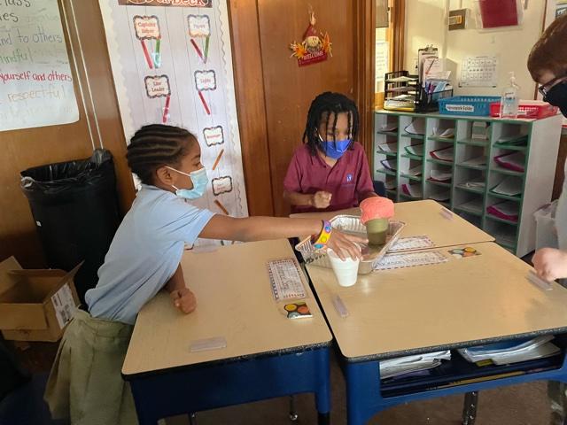uascs's tweet photo. This is where the magic happens, at #UASCS! #UASAtoms in Ms. Cavo's #SecondGrade class put us under their spell just in time for #Halloween as they created their very own #WitchesPotion using vinegar & baking soda! #STEM
.
@dfrankny @Ninacharters @CharterEmpire @nycharterassoc https://t.co/uHYhO6SWc3