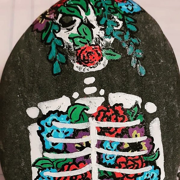 CombeeKira's tweet photo. Just a small reminder, I post way more over on Instagram. Twitter is mostly for naughty art I cant post anywhere else XD So of you like my doodles/rock art/altered cards/jewelry/ect.... give us a follow there please? https://t.co/Dt39KiADDu