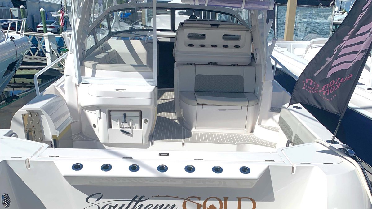 PlasDECK's tweet image. We're at the #FLIBS2021 booth 54: Your low-maintenance decking awaits 👋

#yachting #yachts #yacht #yachtinglifestyle #megayacht #superyacht @formula_boats #formulaboats #plasdeck