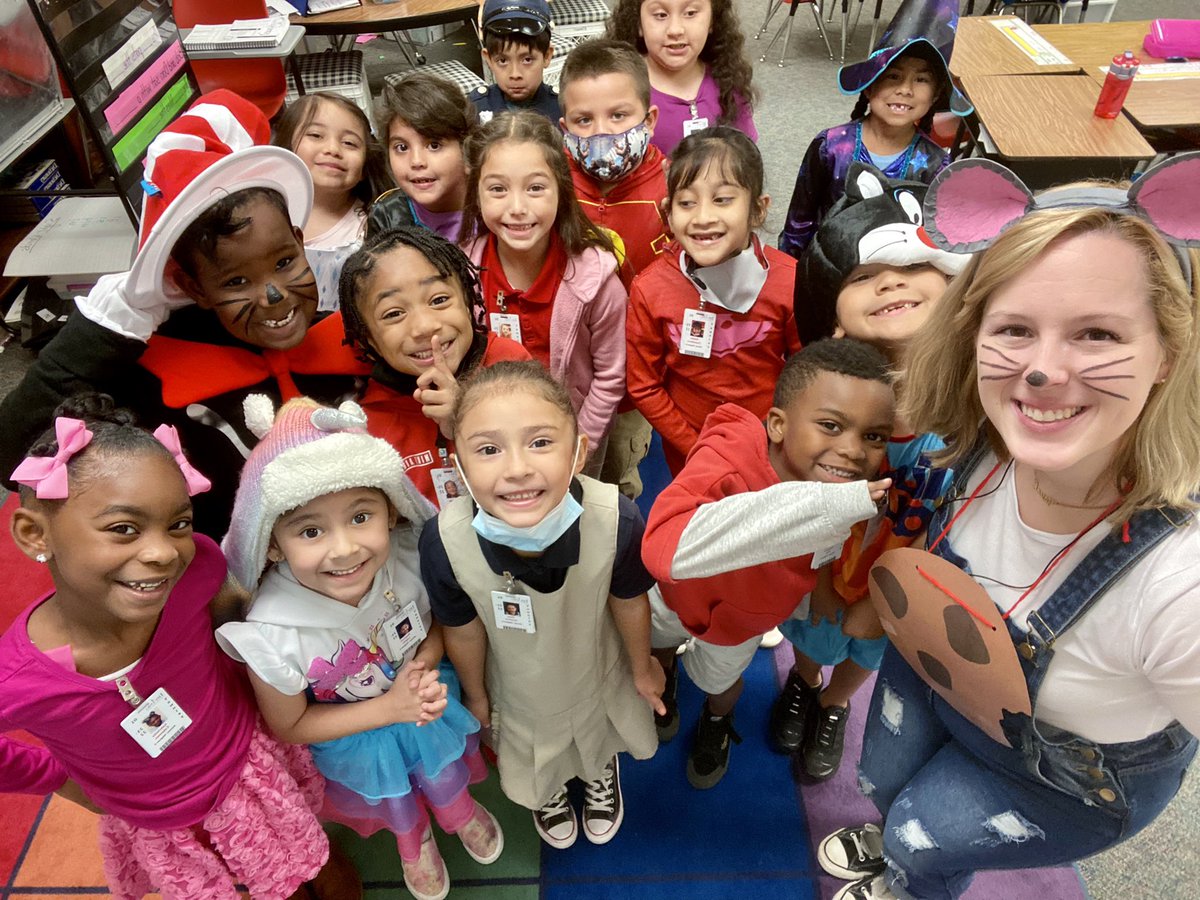 We’ve got good character and don’t do drugs! #RedRibbonWeek2021 #RedRibbonWeek #townleytorches #myirvingisd #WeRiseIrvingISD <a href="/townleytorches/">TownleyTorchlighters</a> <a href="/LibraryTownley/">Townley Elementary Library</a> <a href="/IrvingISD/">Irving ISD</a>