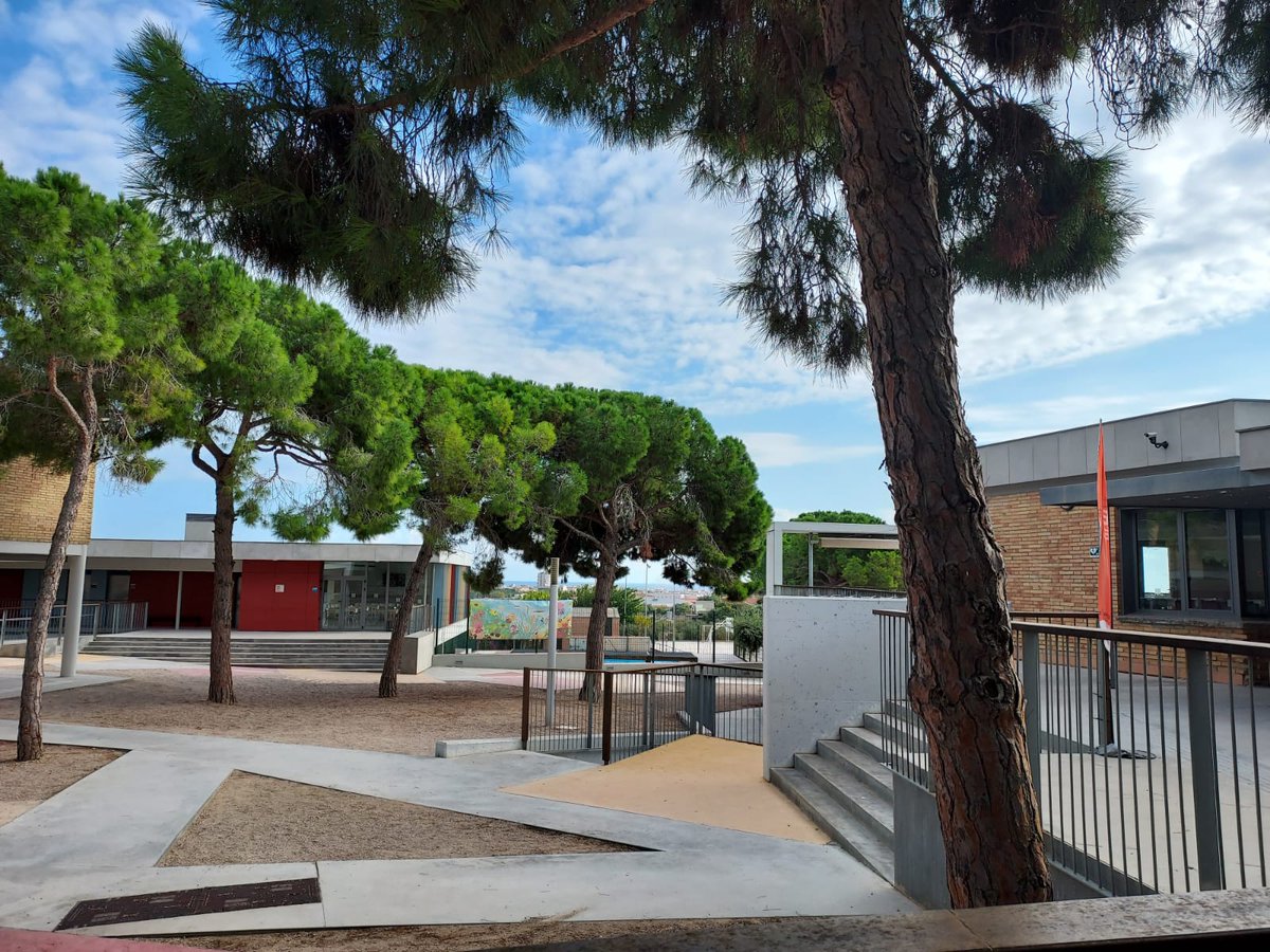 InsPauClaris's tweet image. #1ESO ja som a Calafell!🎒
Colònies per conviure i conèixer-nos en un altre escenari🏡 i passar-ho bé plegats!🫂
#casacolòniesArturMartorell
#POEFA