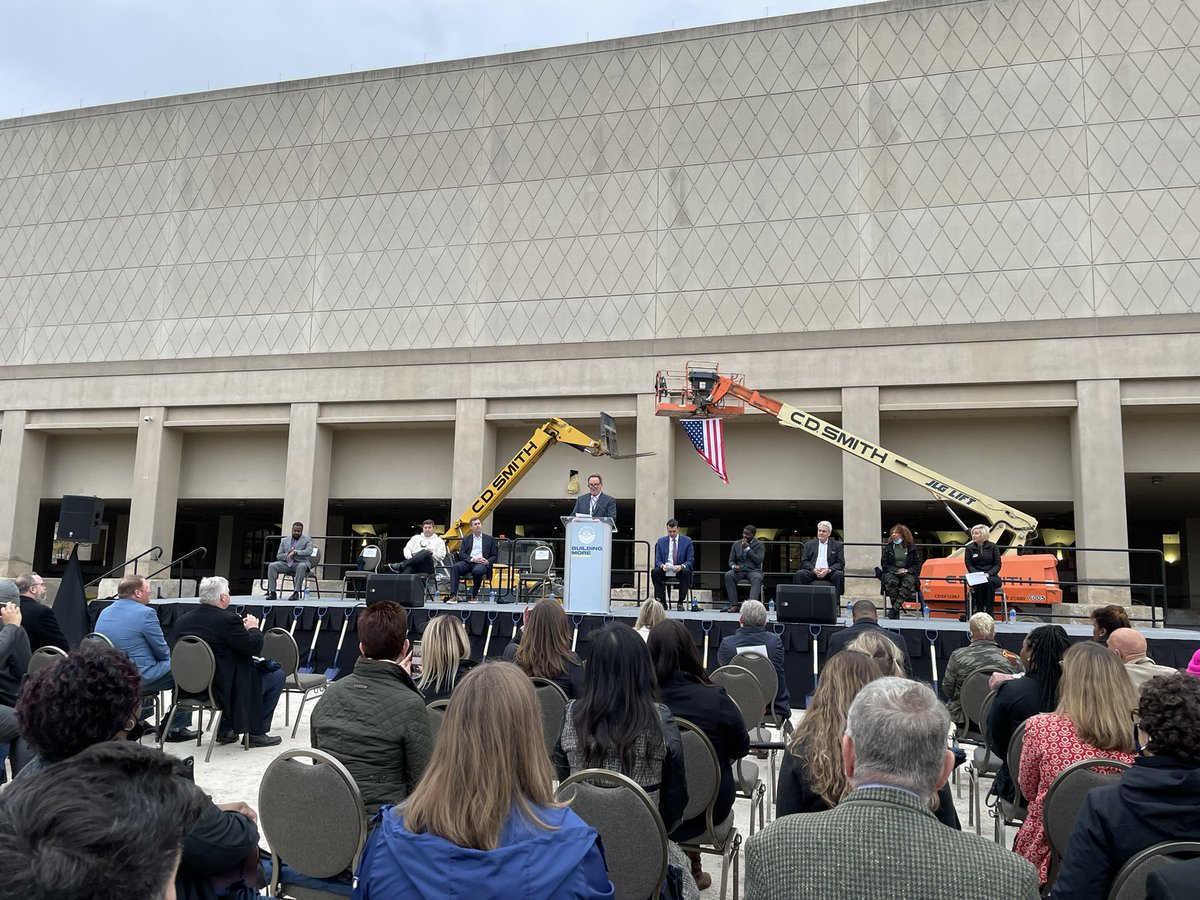 It’s a great day for tourism in Milwaukee. Happy groundbreaking day, @WICenterMKE! #BuildingMore
