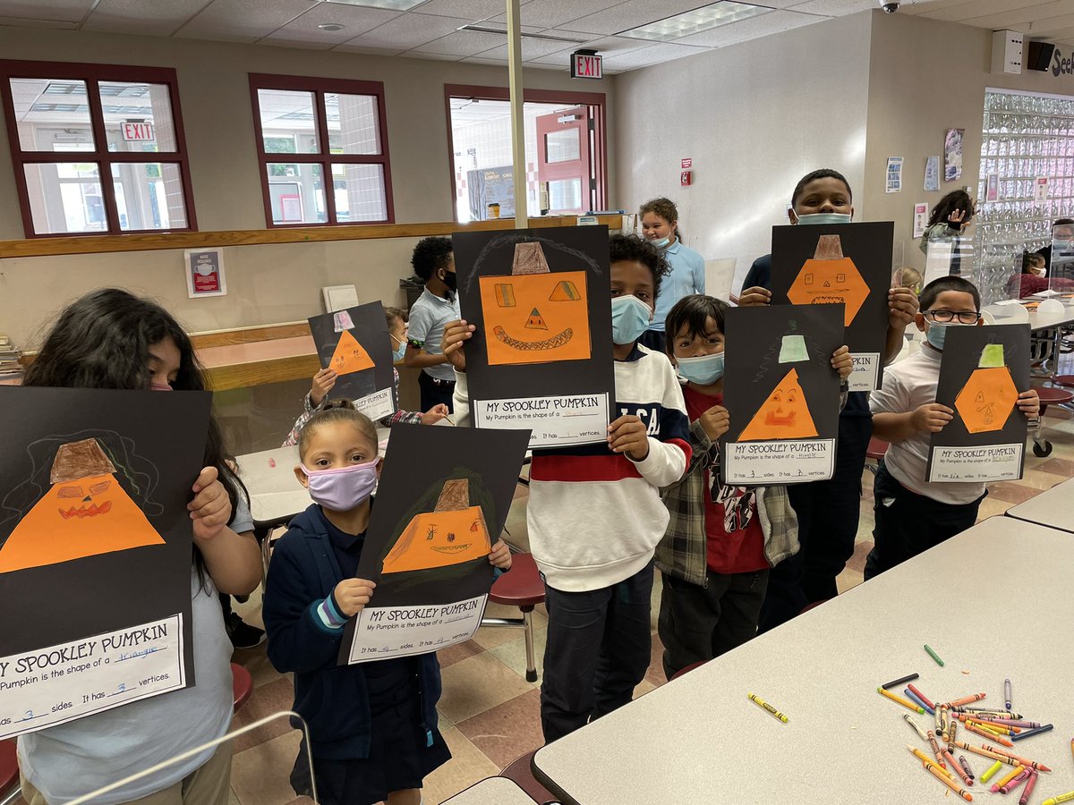 Daddona_Central's tweet image. Working with our buddy classroom to identify shapes and their properties! @asdcentral @asdcentral #spookley #centralproud